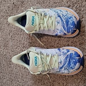 Women's Size 7 Hoka Clifton 8